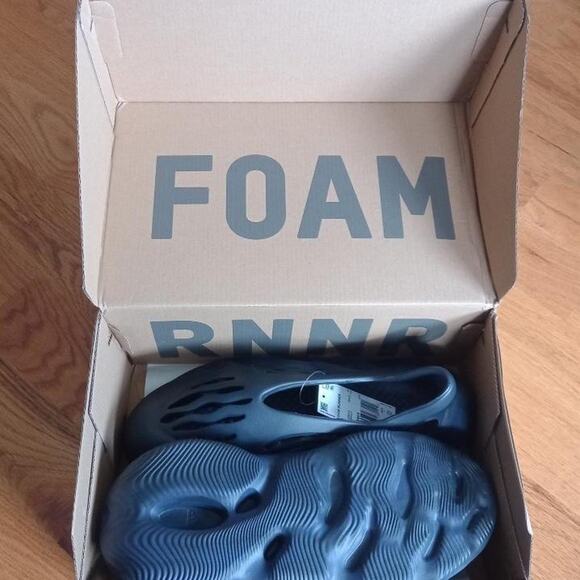 Adidas Yeezy foam runner mineral blue - size 10 M / 11.5 W US / 43 EU - Picture 6 of 6